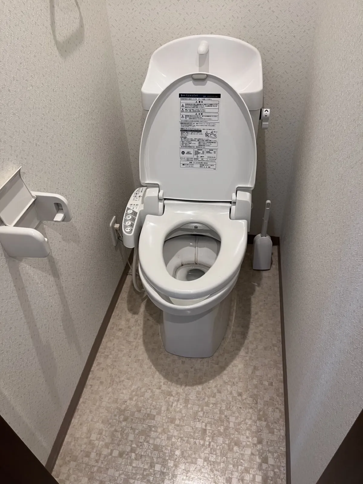 清掃前のトイレ